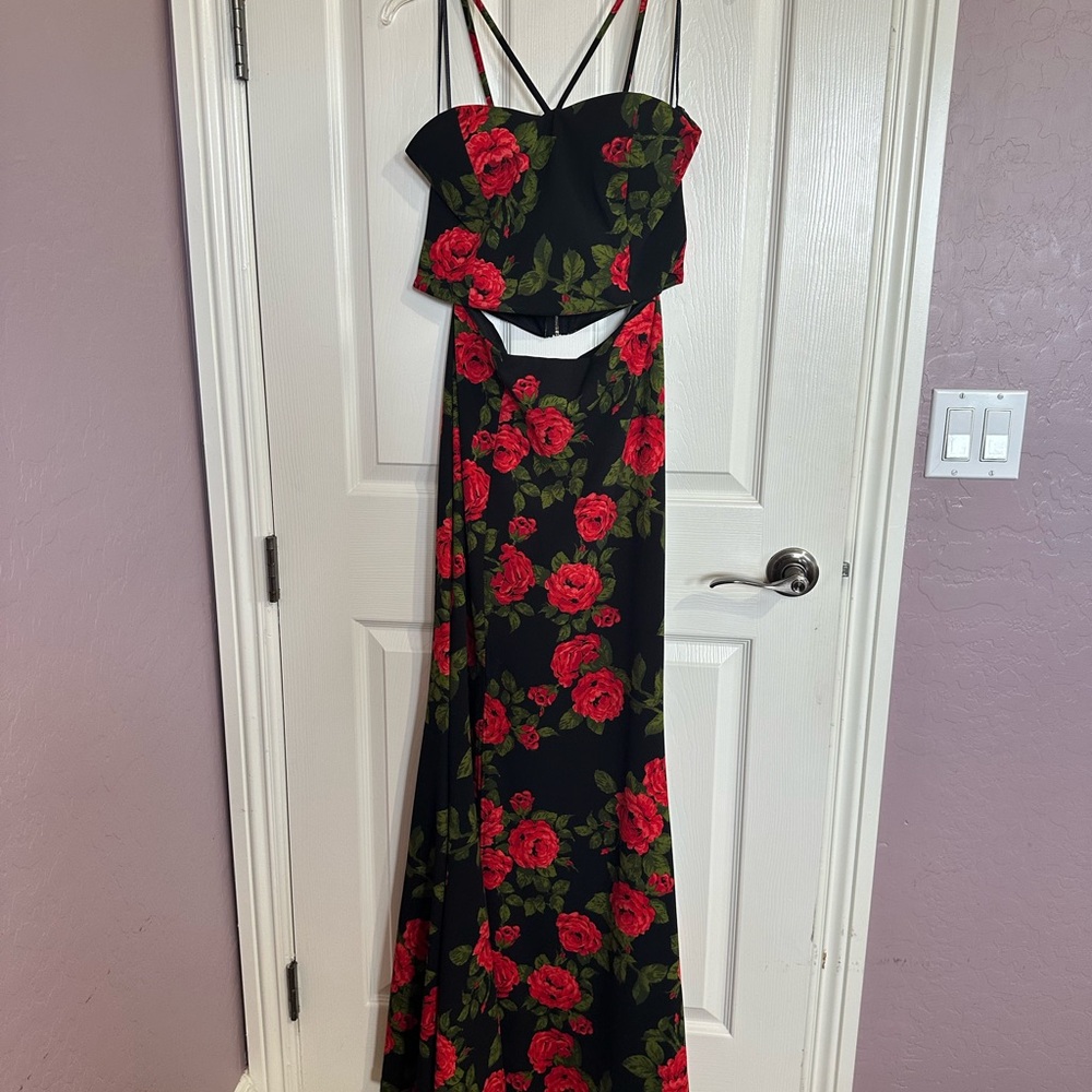 LIKE NEW Windsor Black and Red 2 piece Maxi Dress with straps